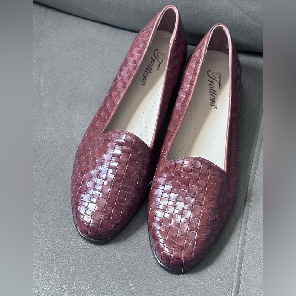 Trotters Liz Loafer